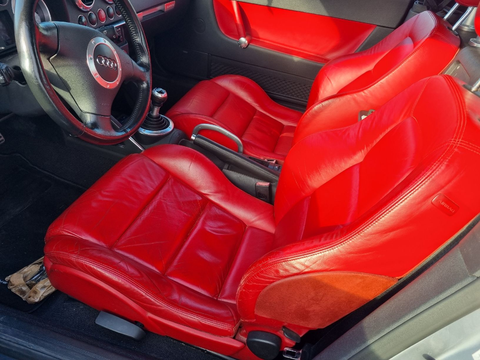 Audi Automobili: Audi TT Roadster Quattro 225ps – Usato da Rougemont venduto da 911__ 5