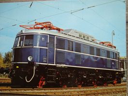 DB E-Schnellzuglok E 19 12 am 7 X 77 im AW München-Freimann