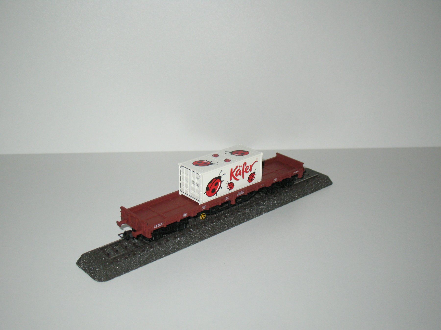 Roco Modellini di ferrovie: Flachwagen mit Container "Käfer" in H0= von Electrotren – Usato da Ettiswil venduto da Caapraibex 3