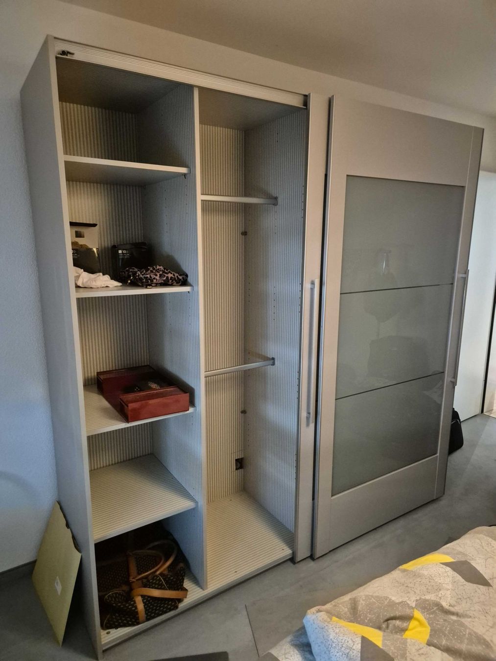 Armadi: Kleiderschrank – Usato da Bremgarten AG venduto da ETW 2