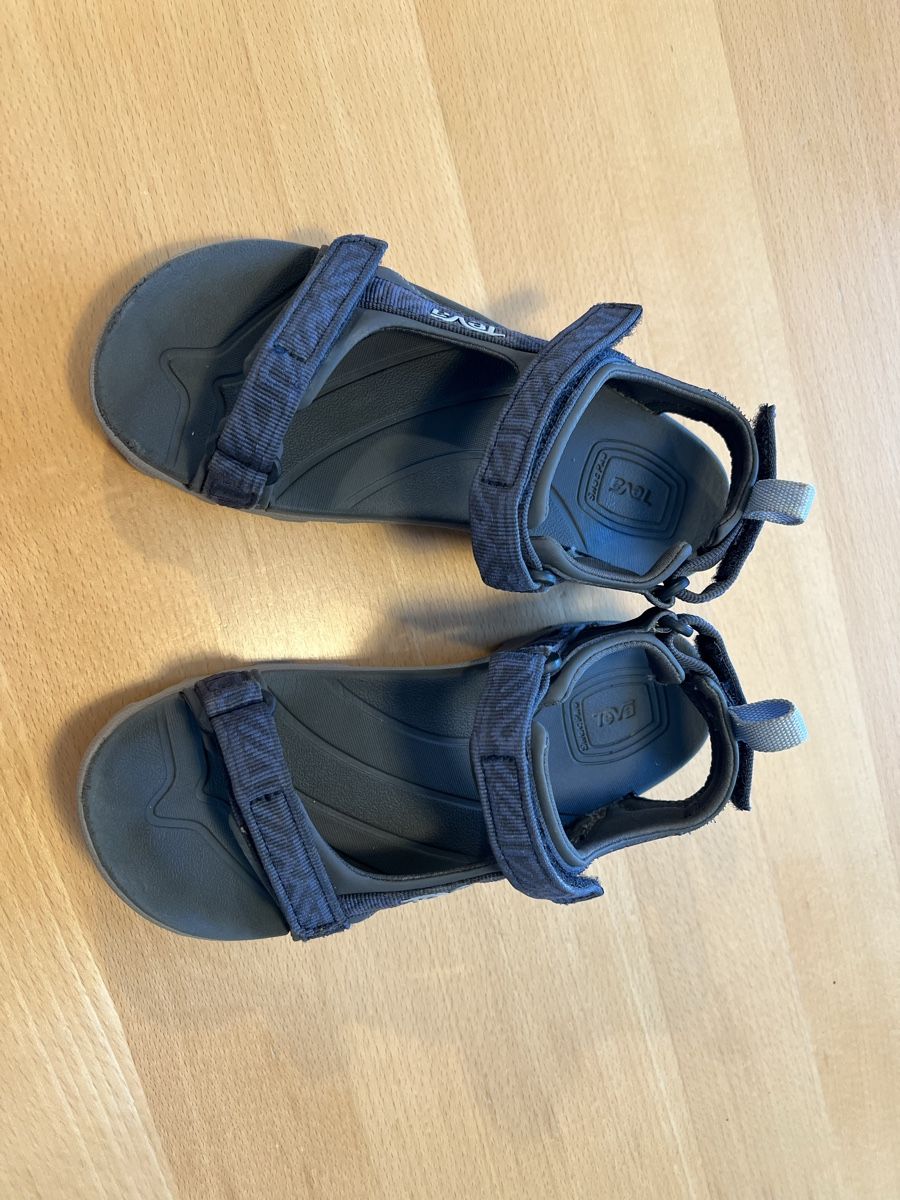 Chaussures garçon: Sandalen Teva 33/34 – D'occasion à Basel par Cabi