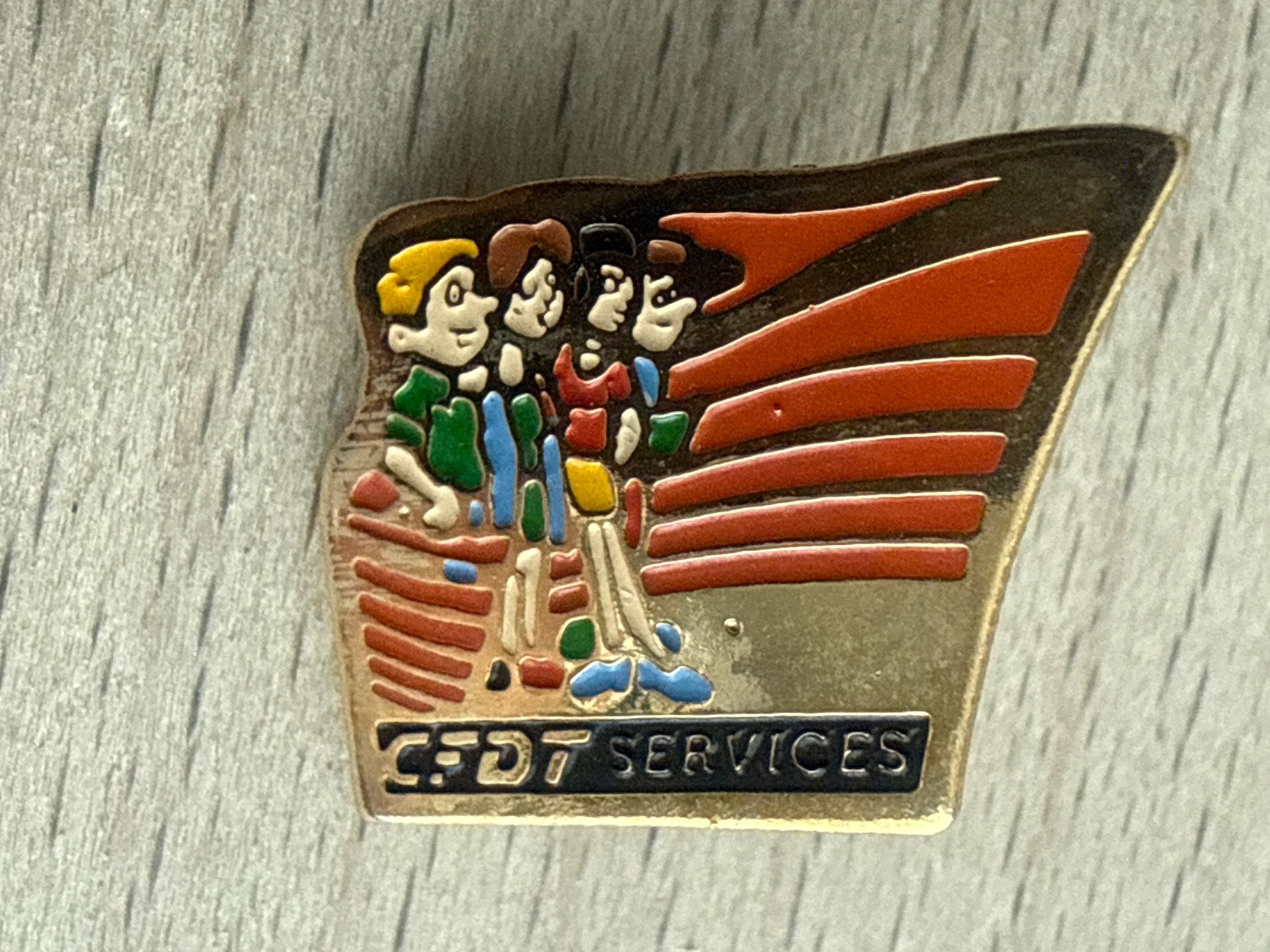 Plaquettes & Badges: Pin CFDT SERVICES – D'occasion à Glattbrugg par Schweigmatt