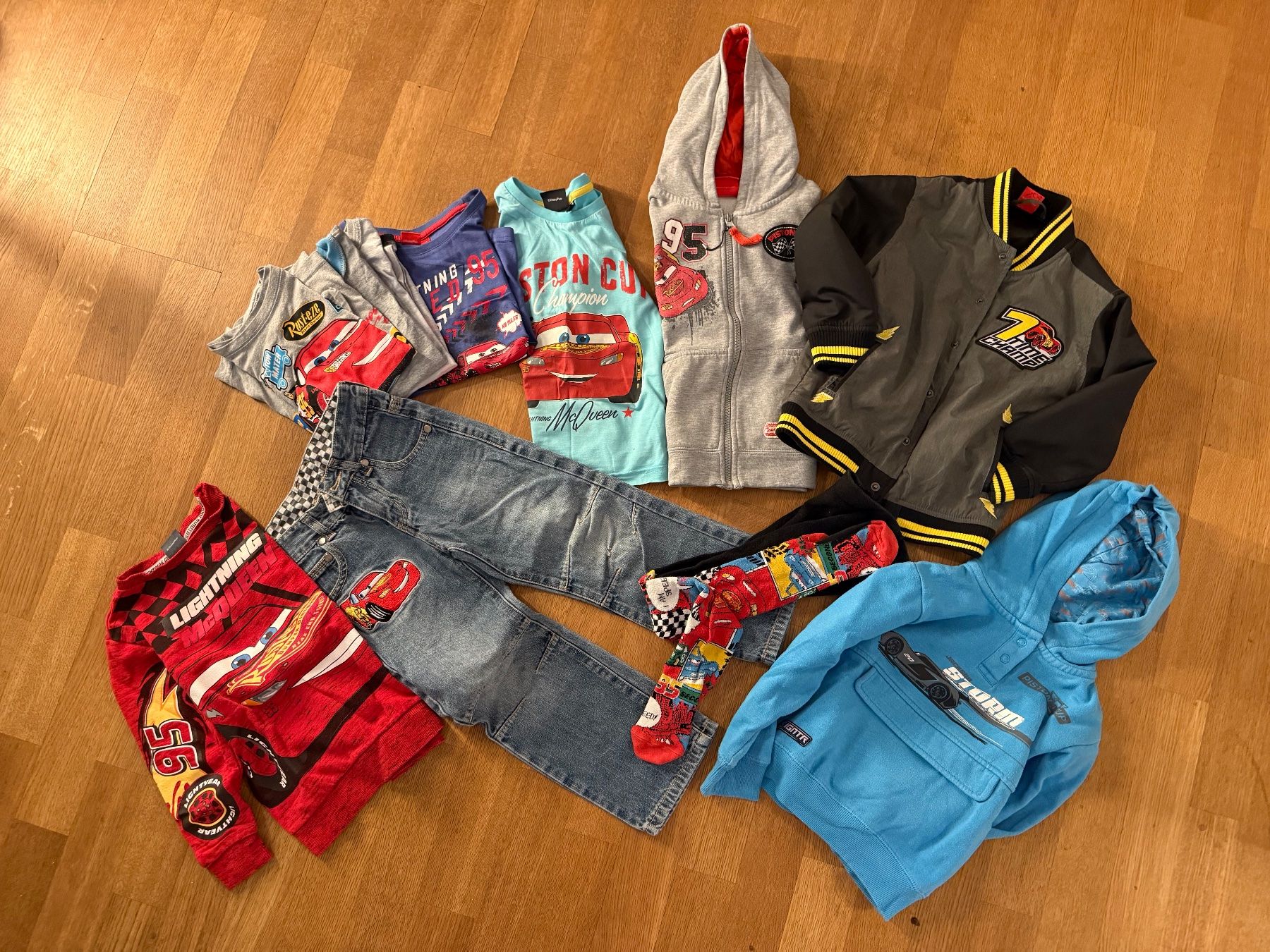 Lotti & Set di vestiti: Cars kleiderpaket mit Jacke – Usato da Winkel venduto da gatta