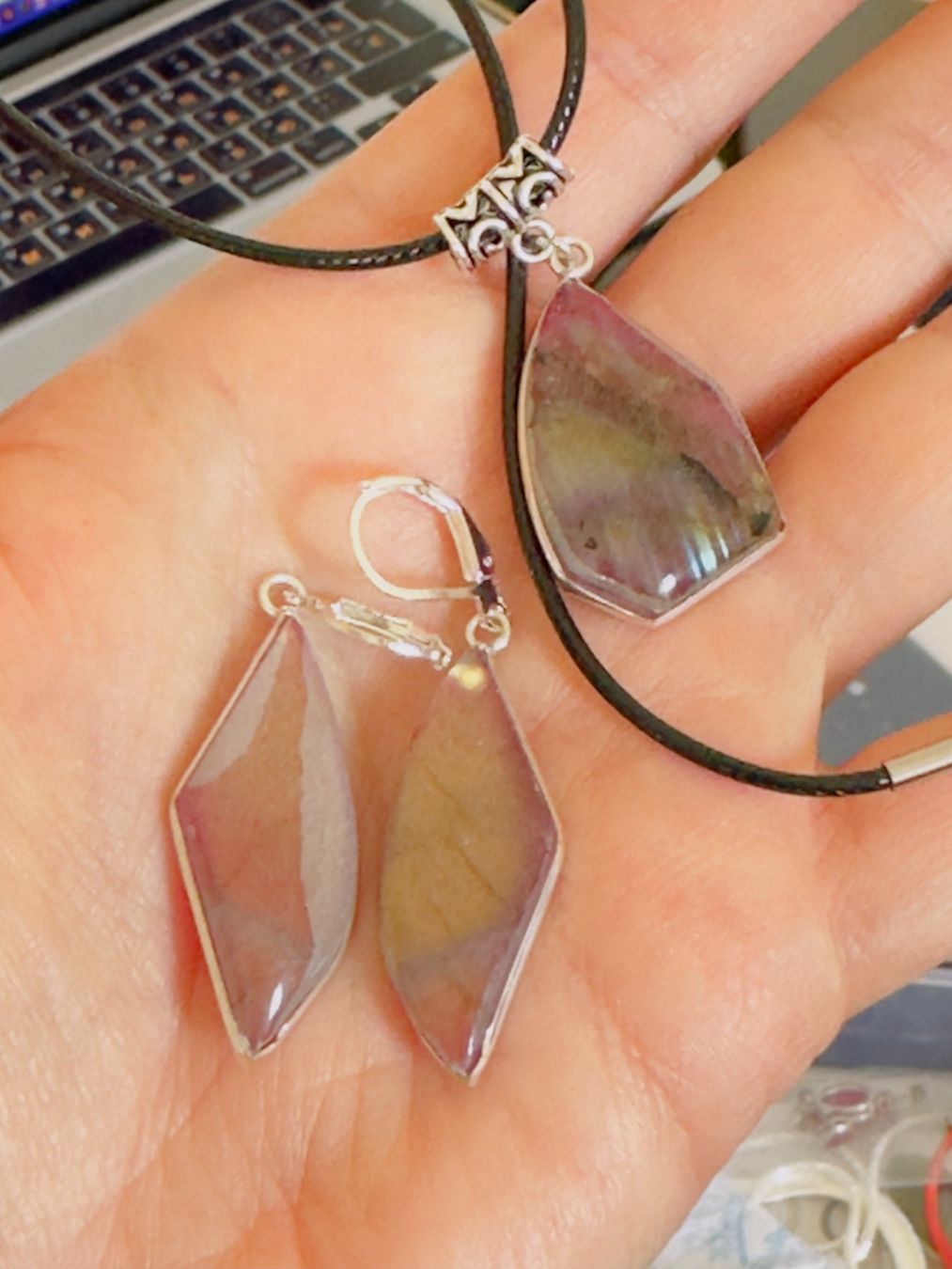 Altri gioielli: LOT Color Enhanced Red Labradorite Handmade – Nuovo e nell'imballaggio originale da Genève venduto da AGBERG 3