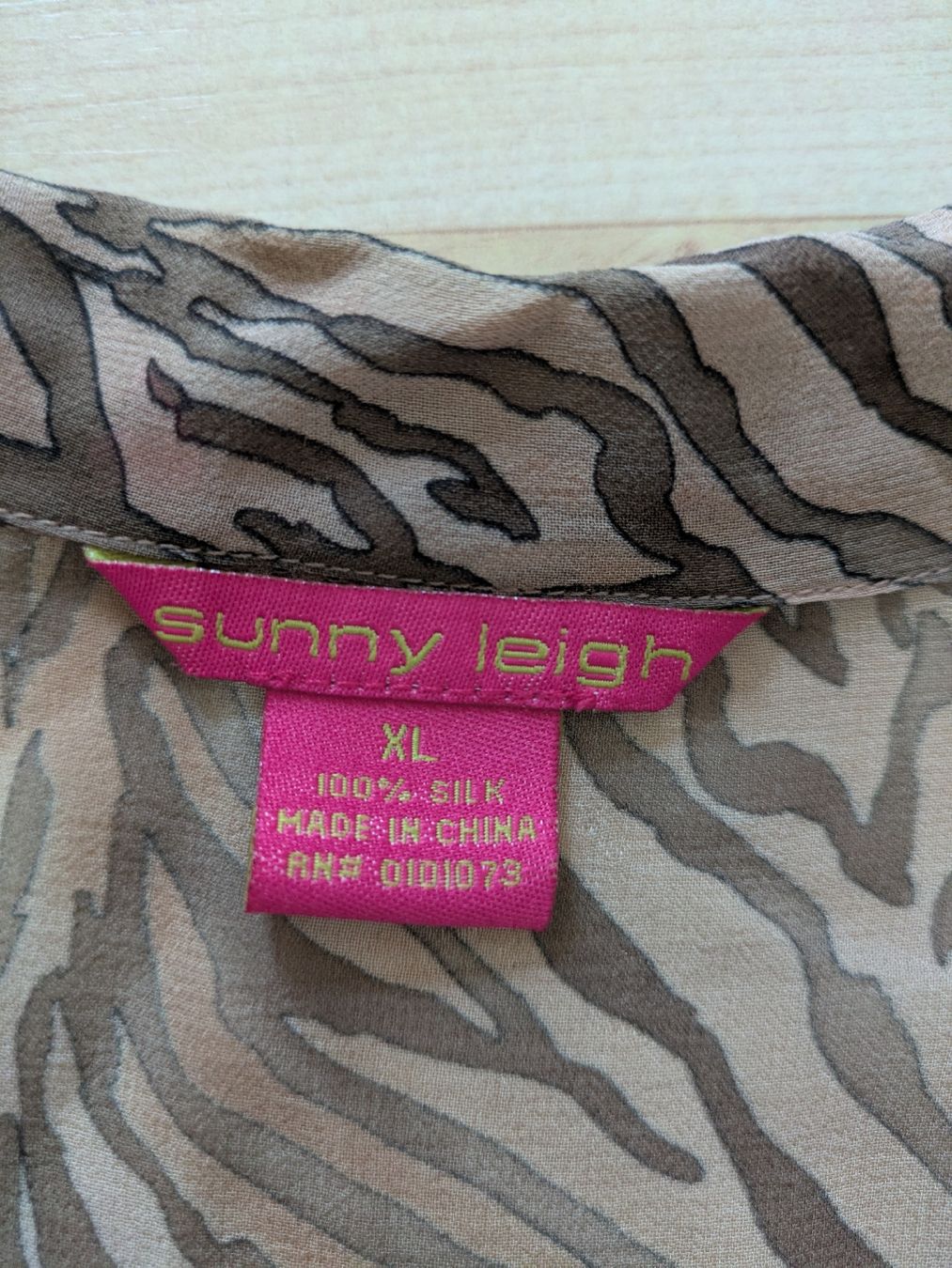 Camicette: Seidenbluse Sunny Leigh, Zebra-Muster, Gr. L – Usato da Rieden AG venduto da juliarieden