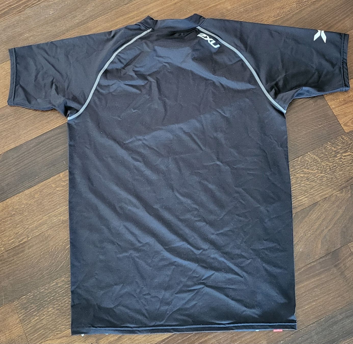 T-shirt: 2XU Compressions shirt xxl – Usato da Unterseen venduto da rej_lnk9 2