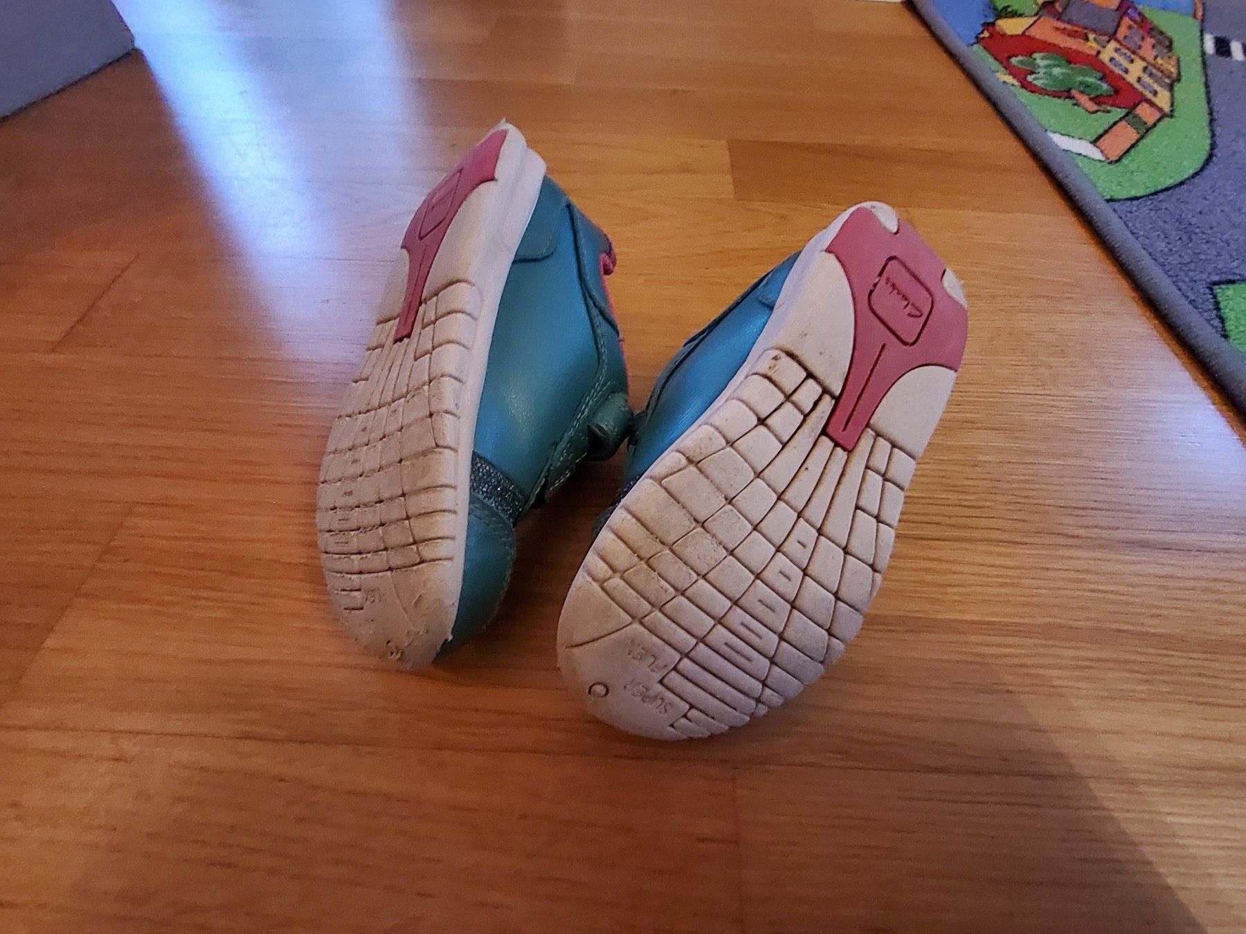 Clarks Scarpe per ragazze: Clarks Turnschuhe Grösse 22.5 – Usato da Frick venduto da Spain_3 1