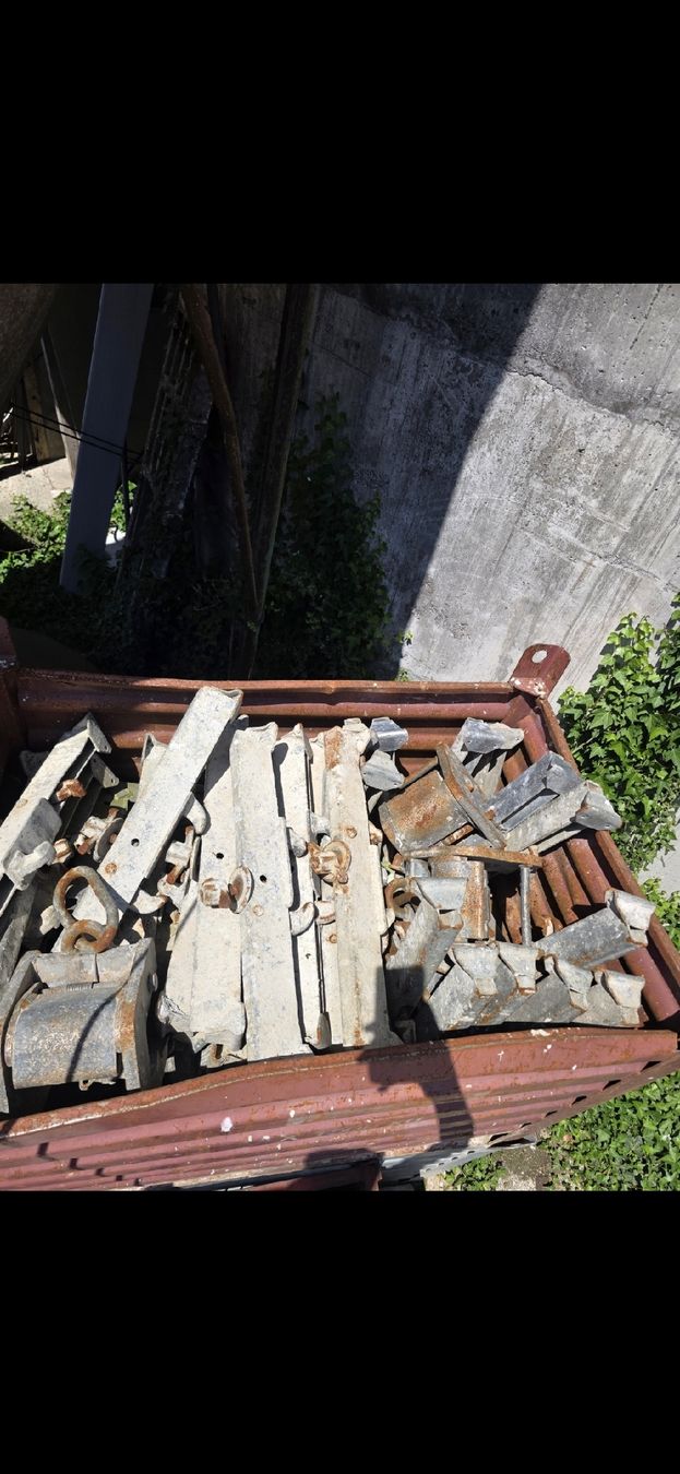 Tutti gli attrezzi: Schalungsmaterial – Usato da Fischingen venduto da imh_w9jy 2