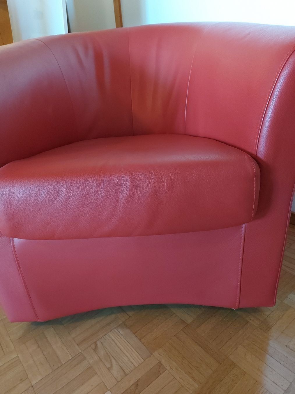 Poltrone: Eleganter roter Drehsessel / Clubsessel – Usato da Niederwangen BE venduto da Akaska 1