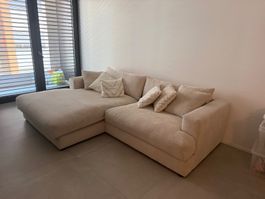 Divano angolare tessuto beige con chaise longue