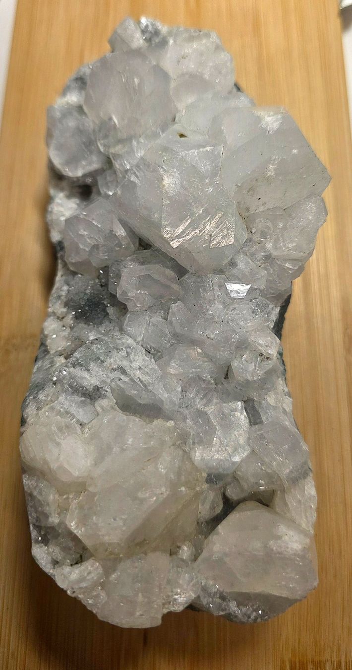 Minerali & Pietre curative: Apophyllit Stufe 994g – Nuovo e nell'imballaggio originale da Matzingen venduto da Shay_Crystalz