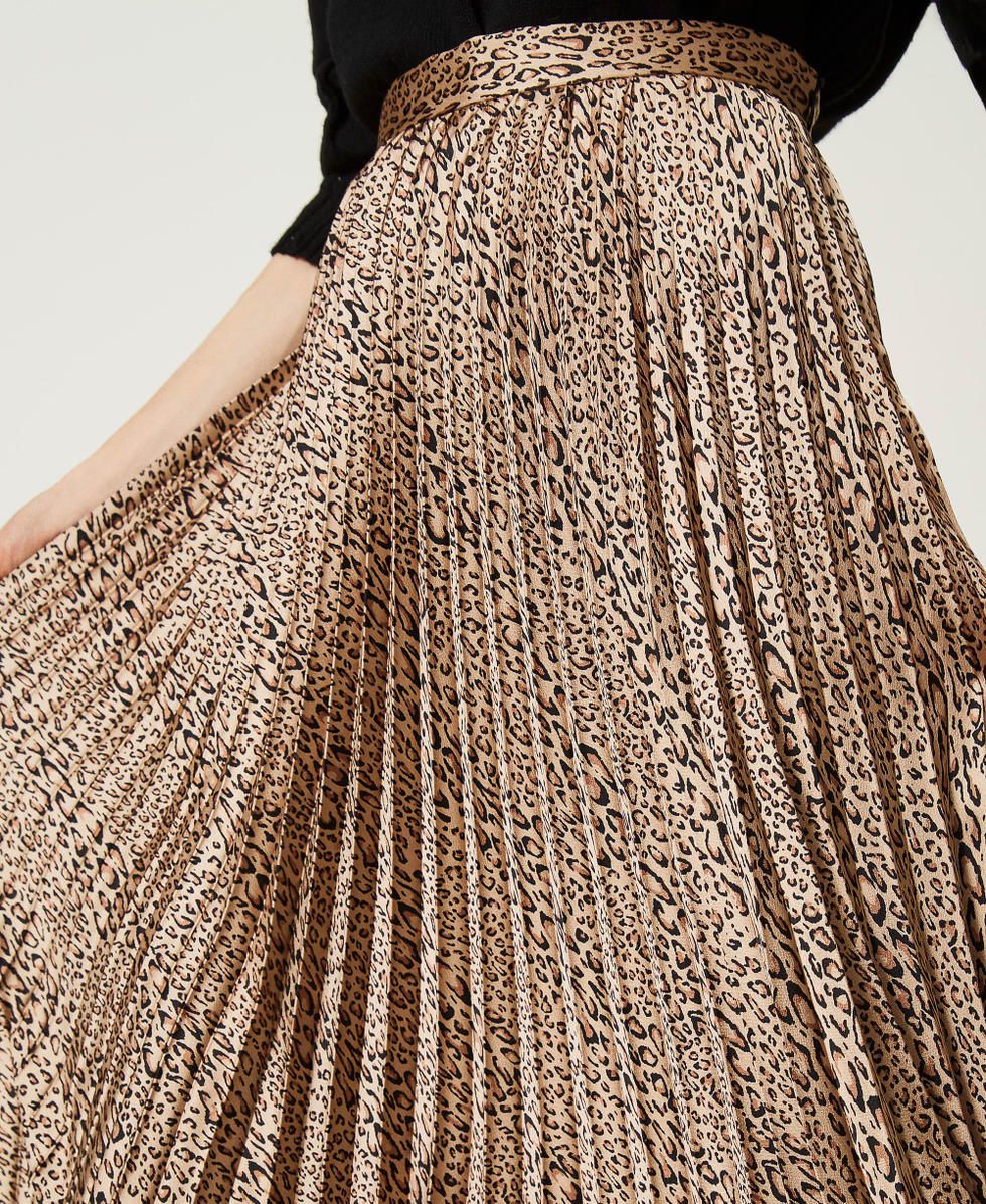 Twinset Gonne: Twinset Pleated Leopard Print Skirt – Usato da Corsier-sur-Vevey venduto da Kristina.Nova 4