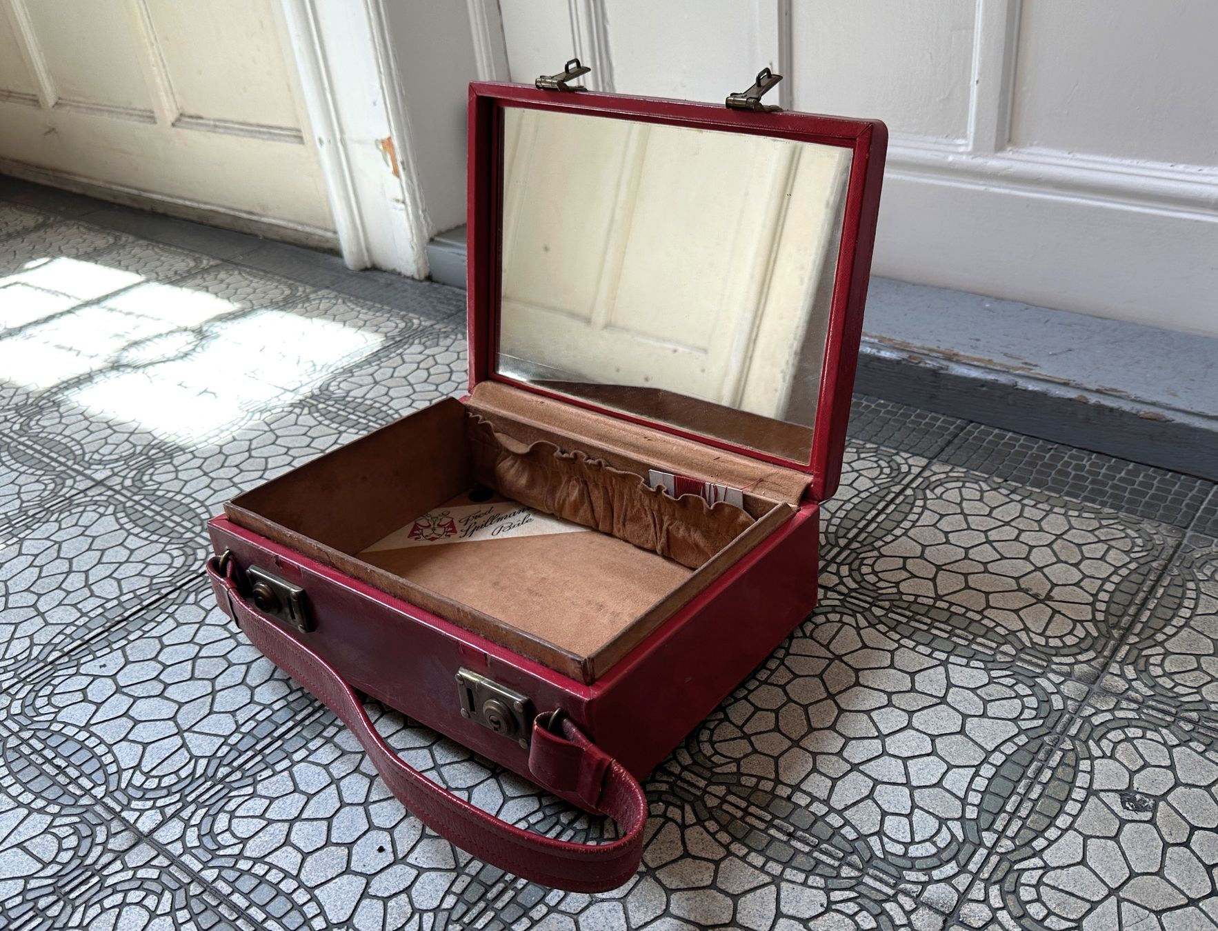 Valigie: Roter Leder Koffer von Fred Spillmann – Usato da Basel venduto da Trip_7 1