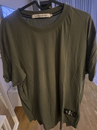 T-shirt Calvin Klein Jeans vert kaki taille M