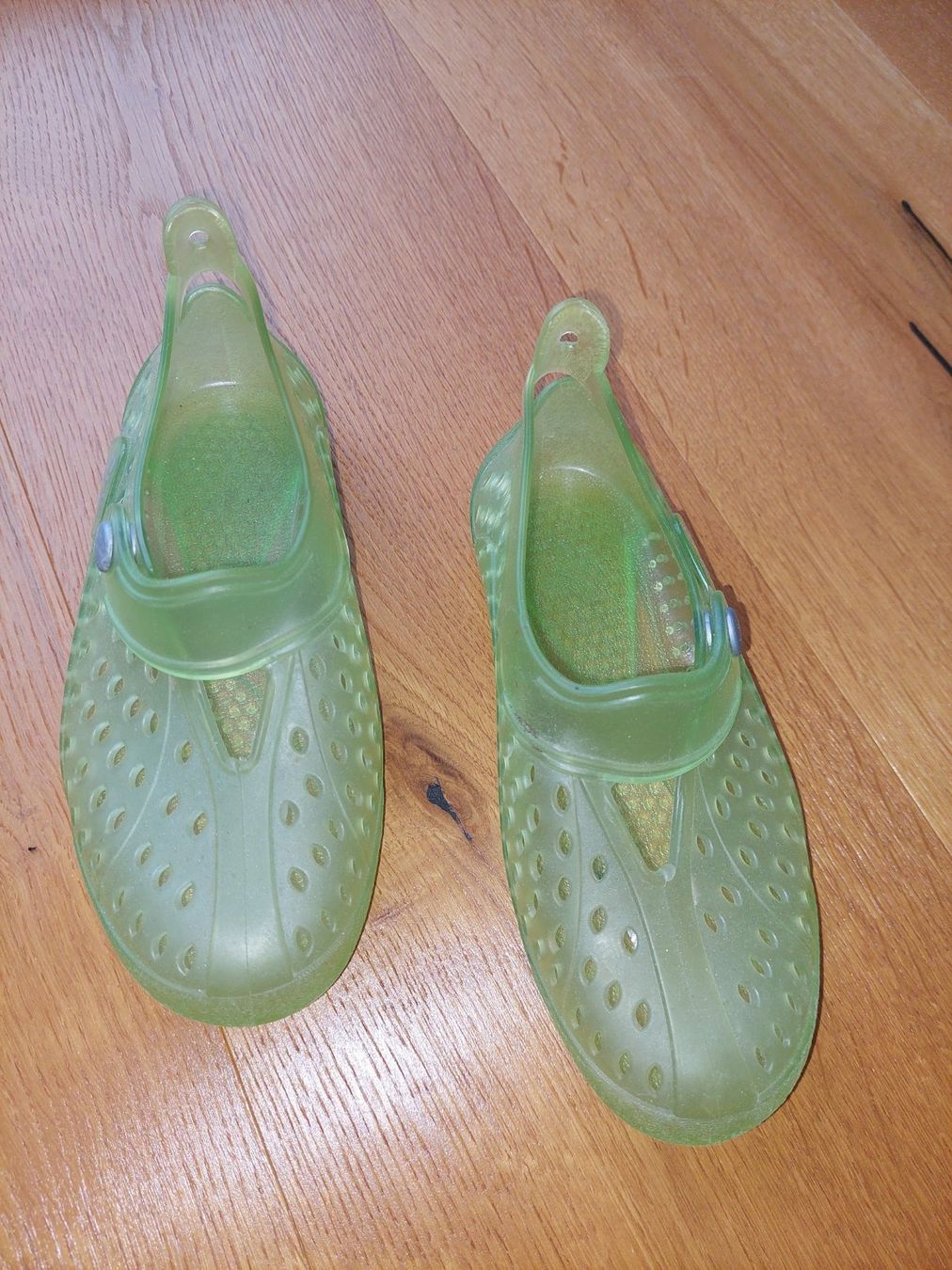 Scarpe per ragazzi: Badeschuhe Gr. 29/30 – Usato da Bözberg venduto da Zimt104