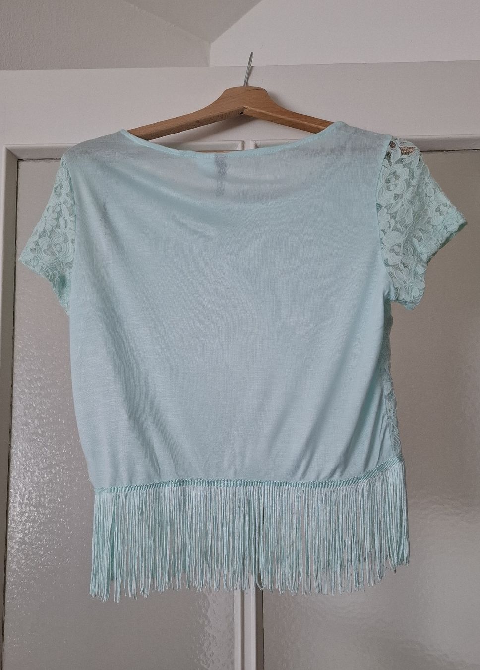 H&M Top: Top turquoise clair avec franges H&M – Nuovo (secondo la descrizione) da Vevey venduto da latessinoise 1