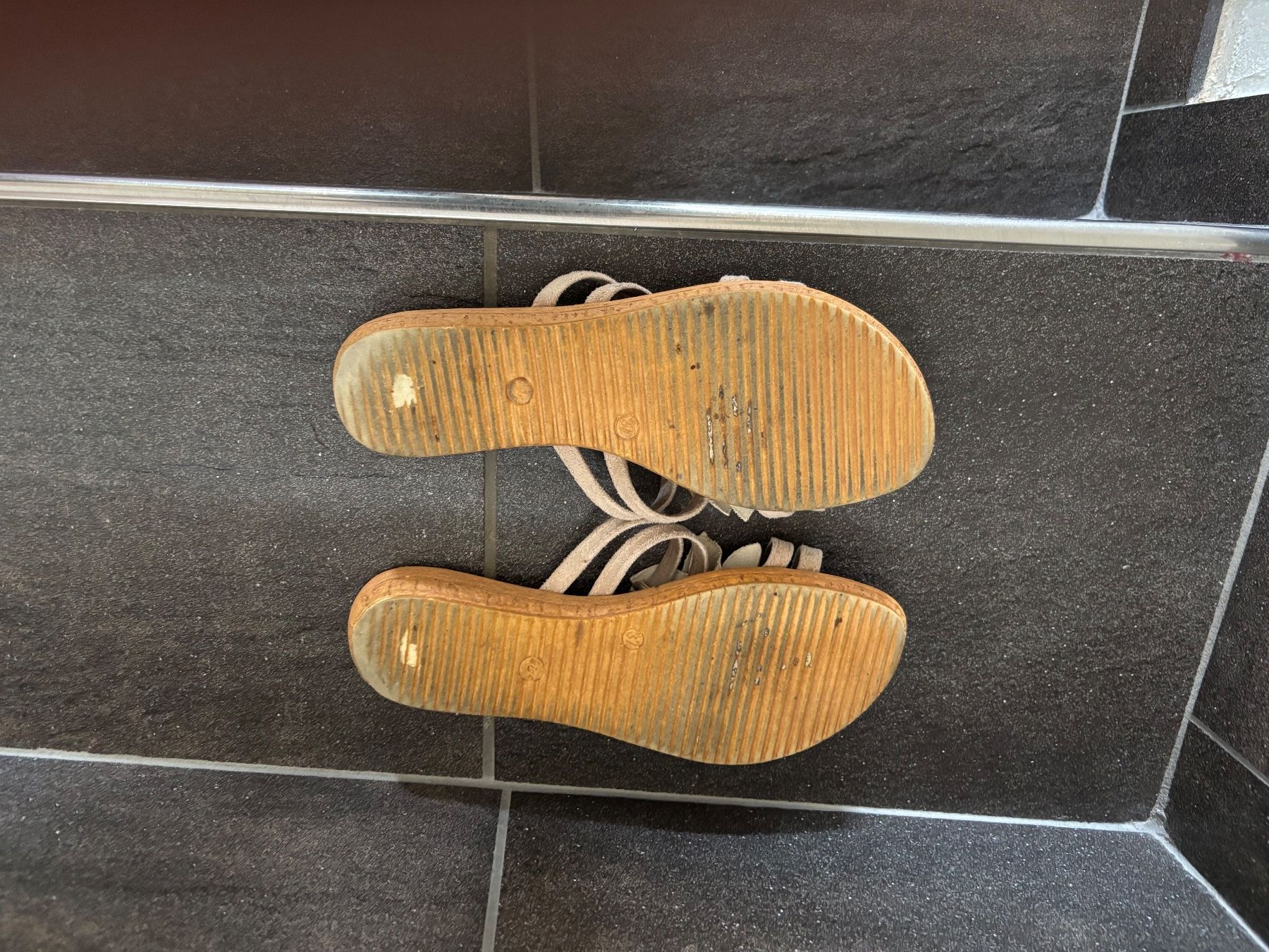 Damenschuhe: Pantolette beige 37 – Gebraucht aus Balsthal von Uroby 2