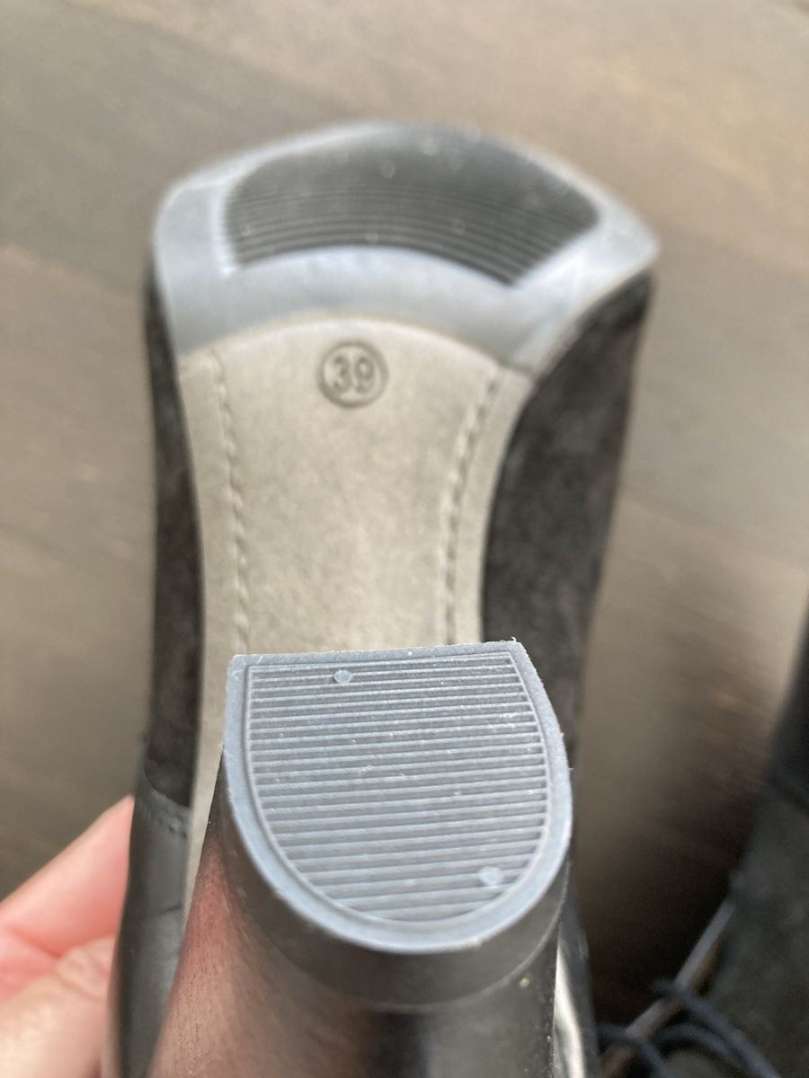 Scarpe da donna: Schwarze Schuhe  von Varese – Usato da Wetzikon ZH venduto da Geri73 5