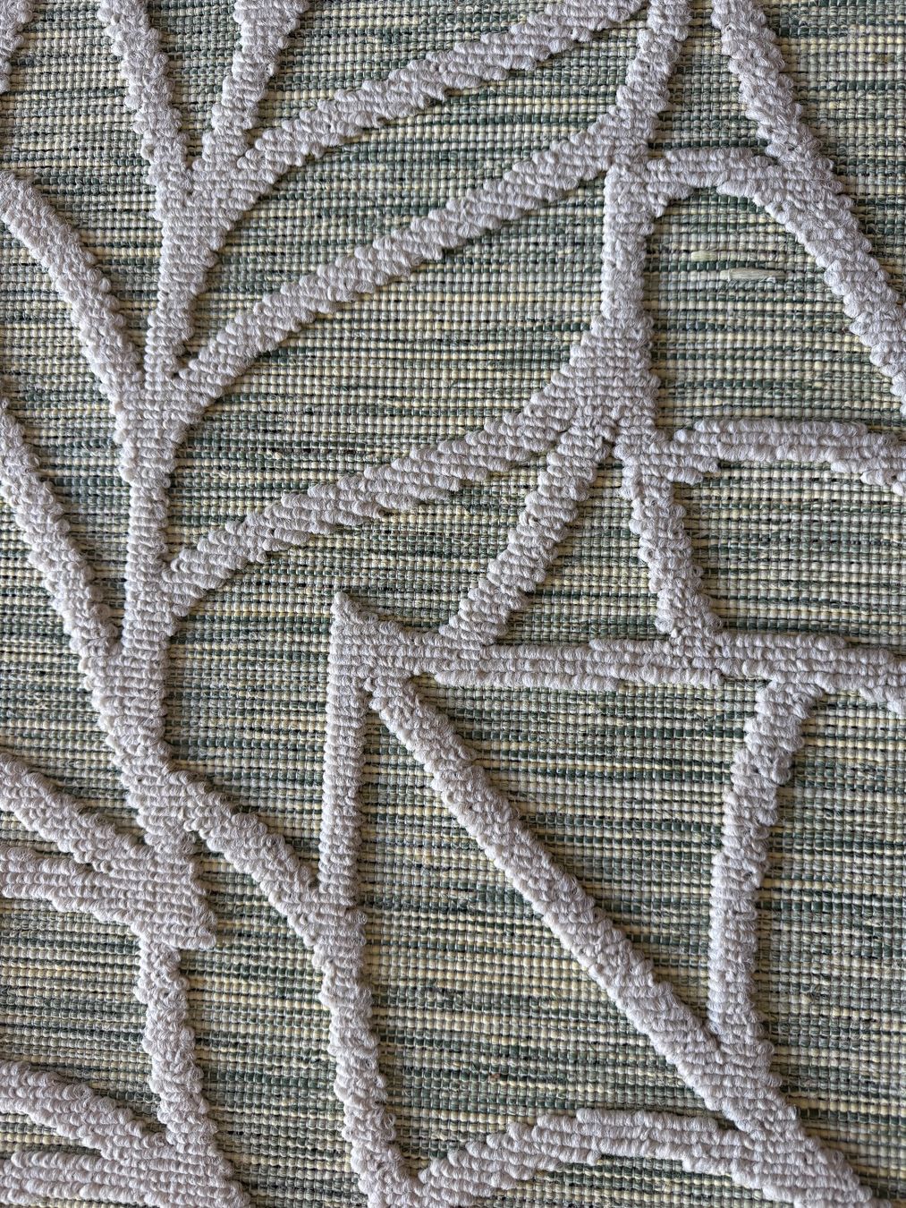 Teppiche: Outdoor Teppich mit Blattmuster grün/beige – Gebraucht aus WettswiL von mpo_hp7y 1