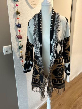 Damen Strickjacke lang mit Fransen und Muster Gr. M