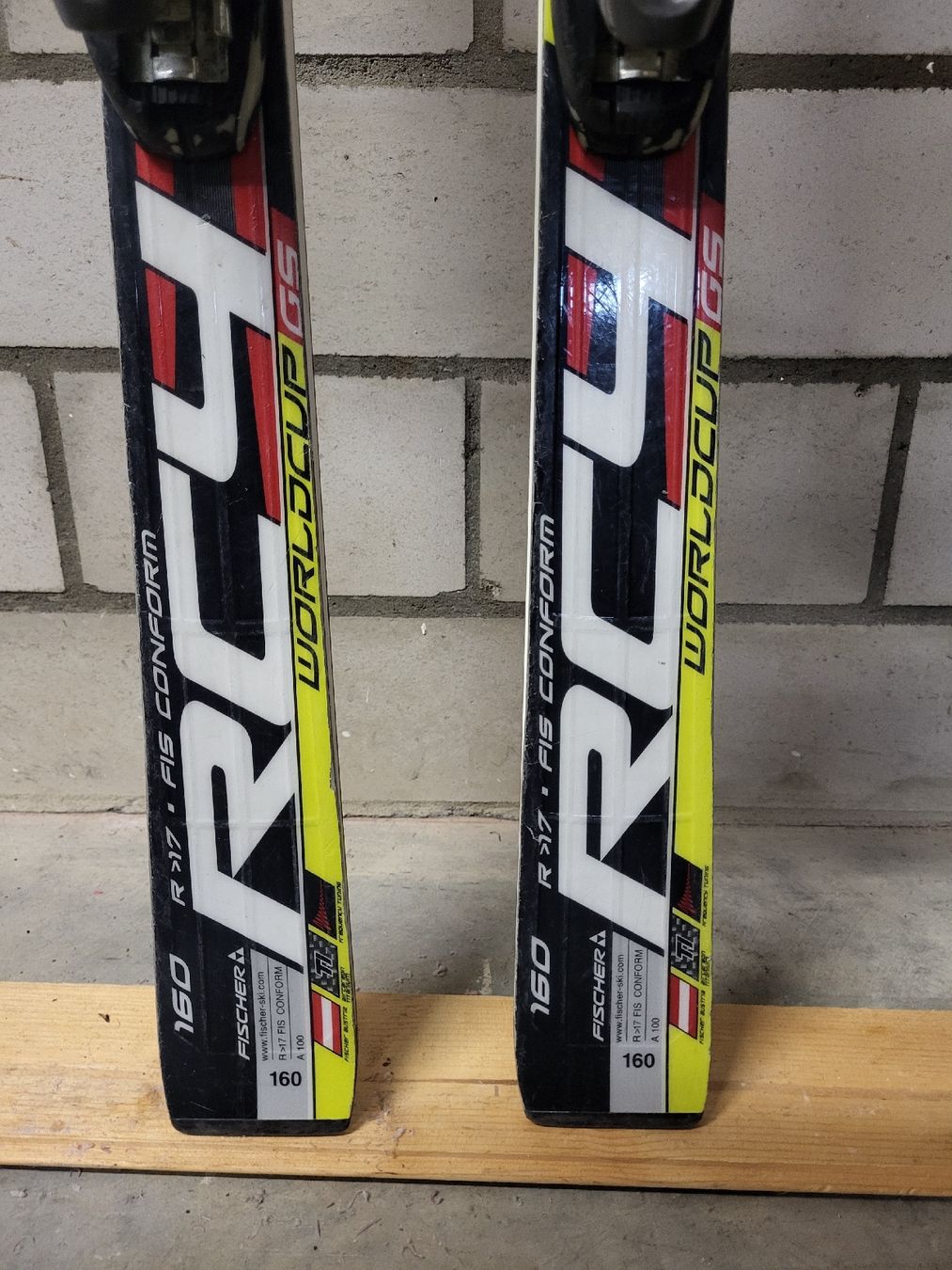 Fischer Sci: FISCHER Rennski 160cm eingewachsen – Usato da Hergiswil NW venduto da Regpi 2