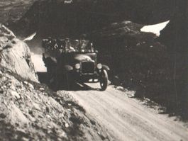 Route de GRAND ST.BERNARD: OLDTIMER BUS, Passstrasse ~1930