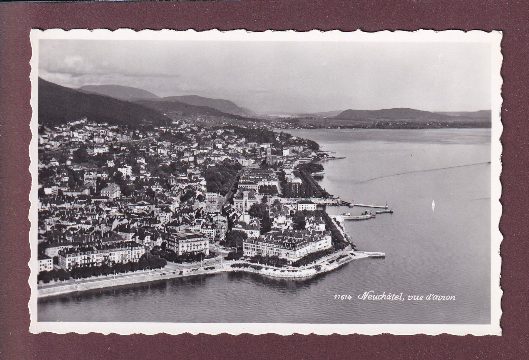 Ansichtskarten: NEUCHÂTEL vu d'avion – Gebraucht aus Pully von nicecards