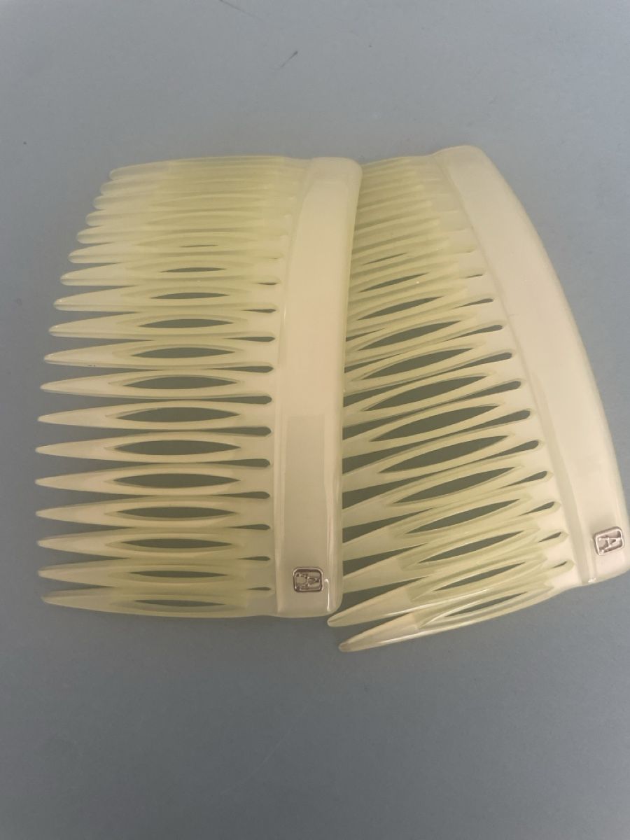 Accessori per capelli: 2 hellgelbe Haarkämme 9.5 cm von Alexandre de Paris – Nuovo (secondo la descrizione) da Burgdorf venduto da JoMeSch