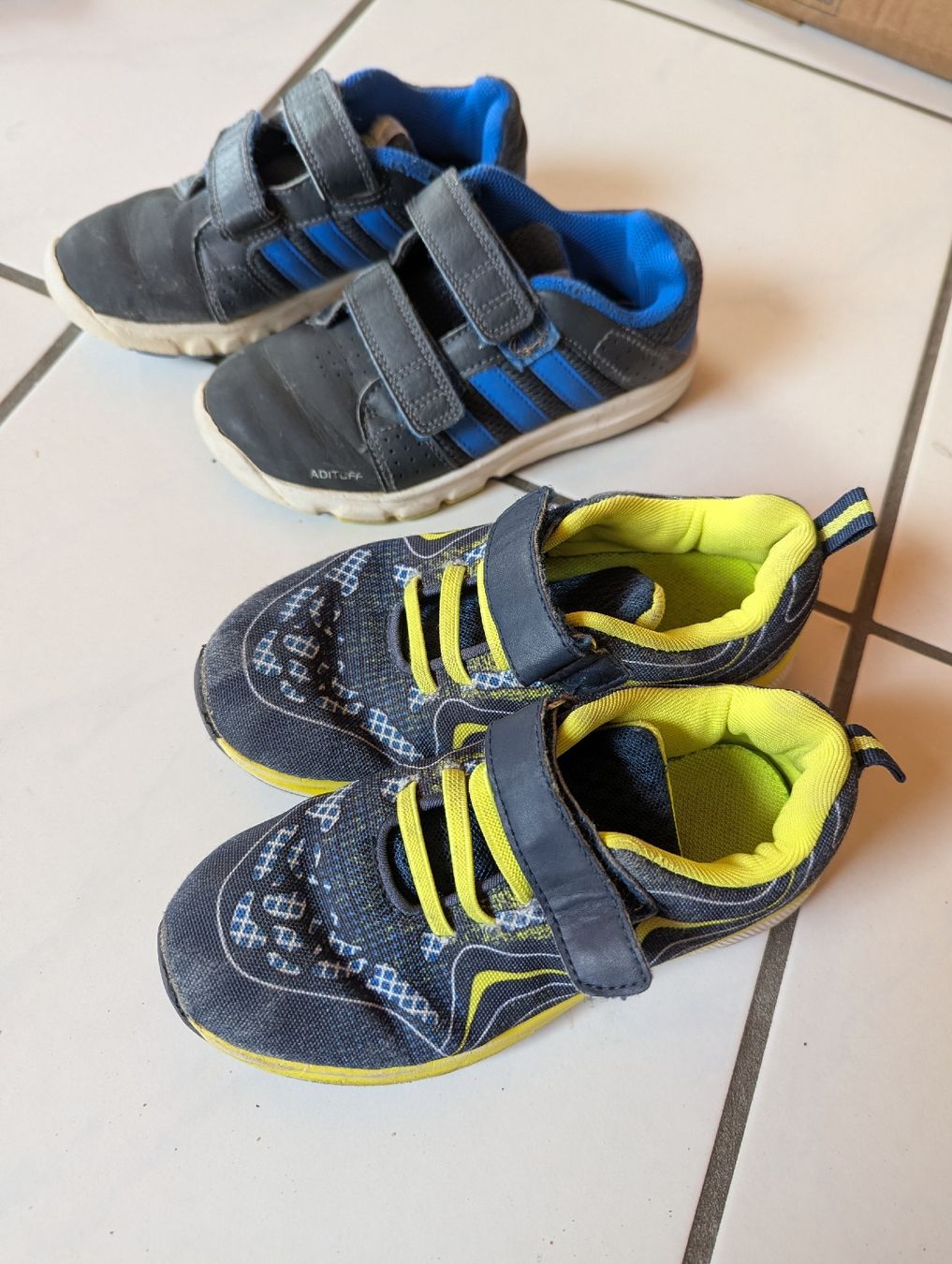 Scarpe per ragazzi: Turnschuhe Grösse 30 – Usato da Arch venduto da sunneschyn24