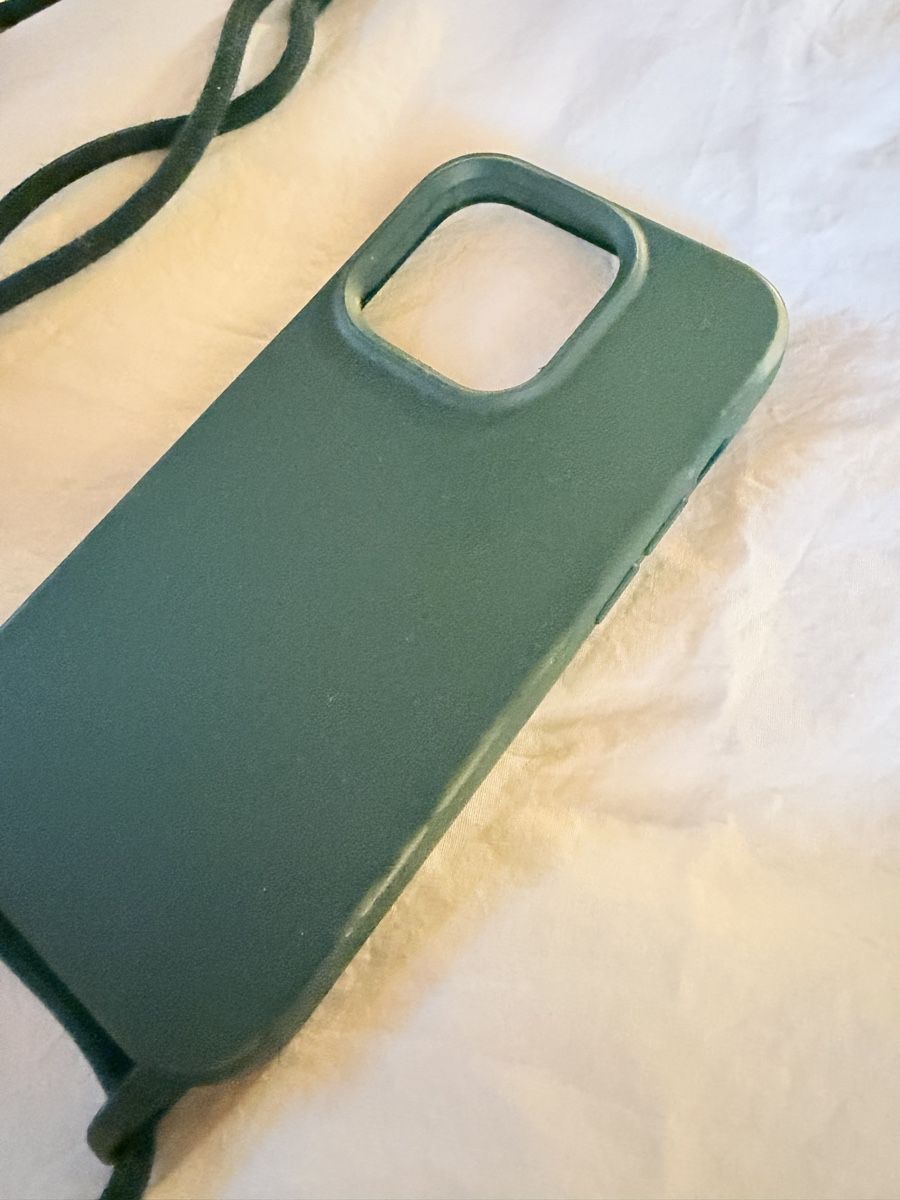 Apple Coques & Protection écran: iPhone 14 Pro Case with Strap, forest green, like new – D'occasion à Zürich par BettinaMarie2308 2