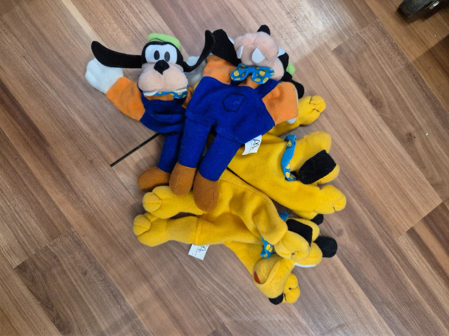 Giocattoli: Disney Goofy und Pluto Fingerpuppen B8 – Usato da Schwarzenburg venduto da Flamingo07