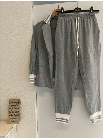 Mega schöner Trainer-Hausanzug grau Gr. XS - 224299