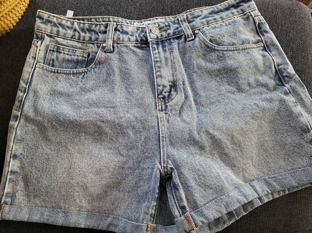Pantaloni: Short femme – Usato da Ecuvillens venduto da loloall 2