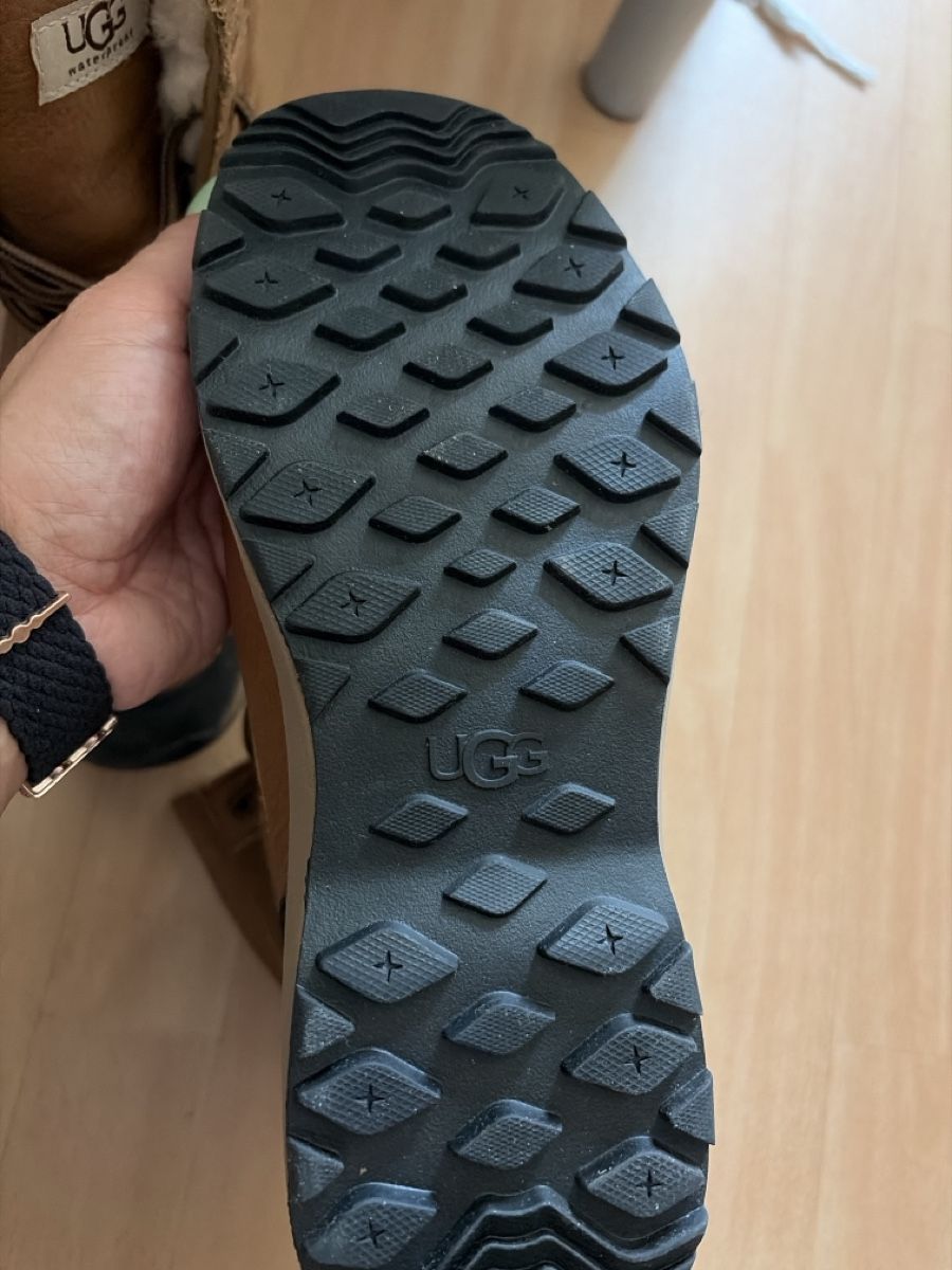 Scarpe da donna: Ugg Waterproof  – Nuovo (secondo la descrizione) da Zürich venduto da elicon 1