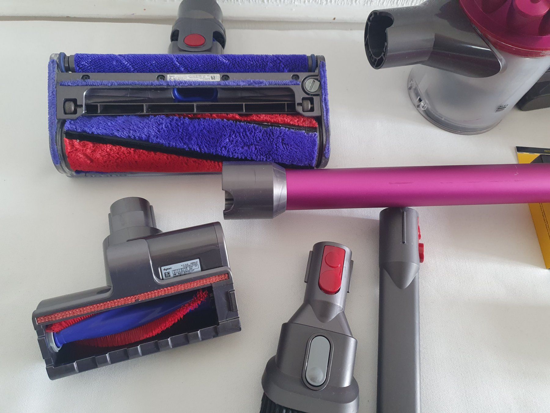 Dyson Aspirapolveri & Accessori: Dyson V7 fluffy, spécialisé pour les sols durs – Usato da Lausanne venduto da Af2016 4
