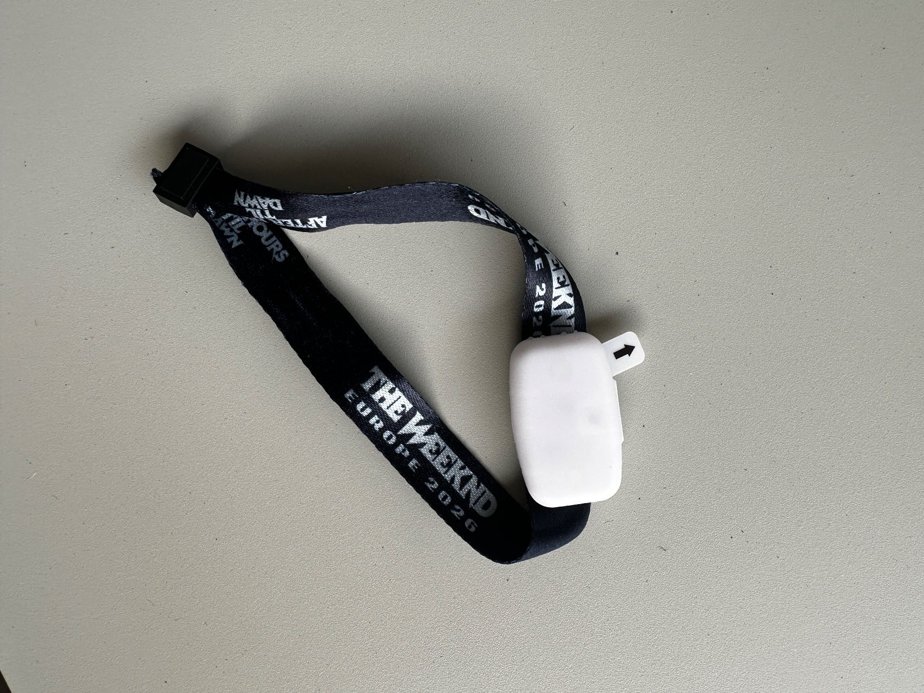 Bracciali & Braccialetti: Braccialetto luminoso the Weeknd – Usato da Bellinzona venduto da ann_625b