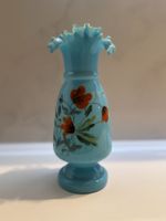 Antike Vase, türkis, handbemalt, Blumenmuster, Rüschenrand