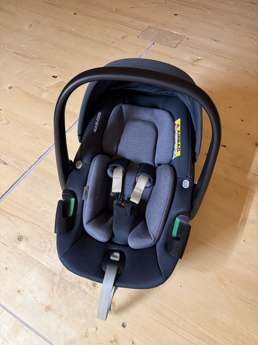 Maxi-Cosi Seggiolini per auto: Maxi Cosi Pebble 360 Essential Graphite – Usato da Würenlingen venduto da janinemeier