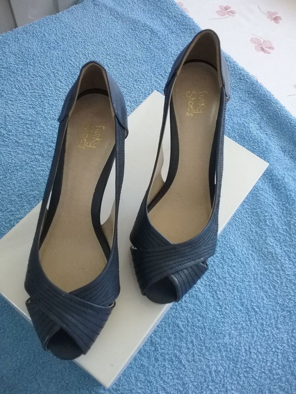 Damenschuhe: neue Pumps in Gr. 37 – Neu und originalverpackt aus Wiesendangen von Stregolina 2
