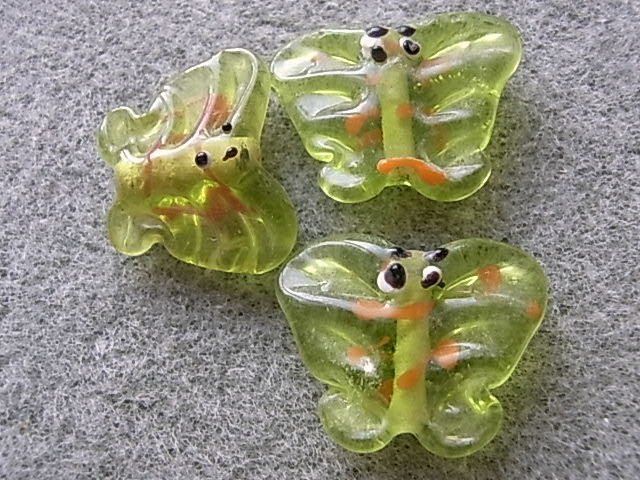 Perle (finte): 2 Glas Schmetterlinge 15mm, gelb – Usato da Alpnachstad venduto da perlengaby 1