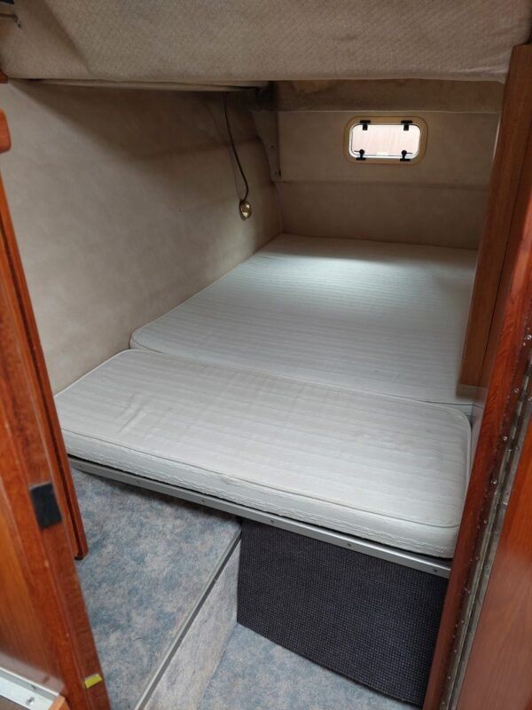 Draco Barche: DRACO 2400 ST VON 1 HAND - HAFENPLATZ – Usato da Avenches venduto da BOOTTRANSPORTE 2
