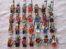 28 schöne alte Lego RITTER Figuren System Männchen