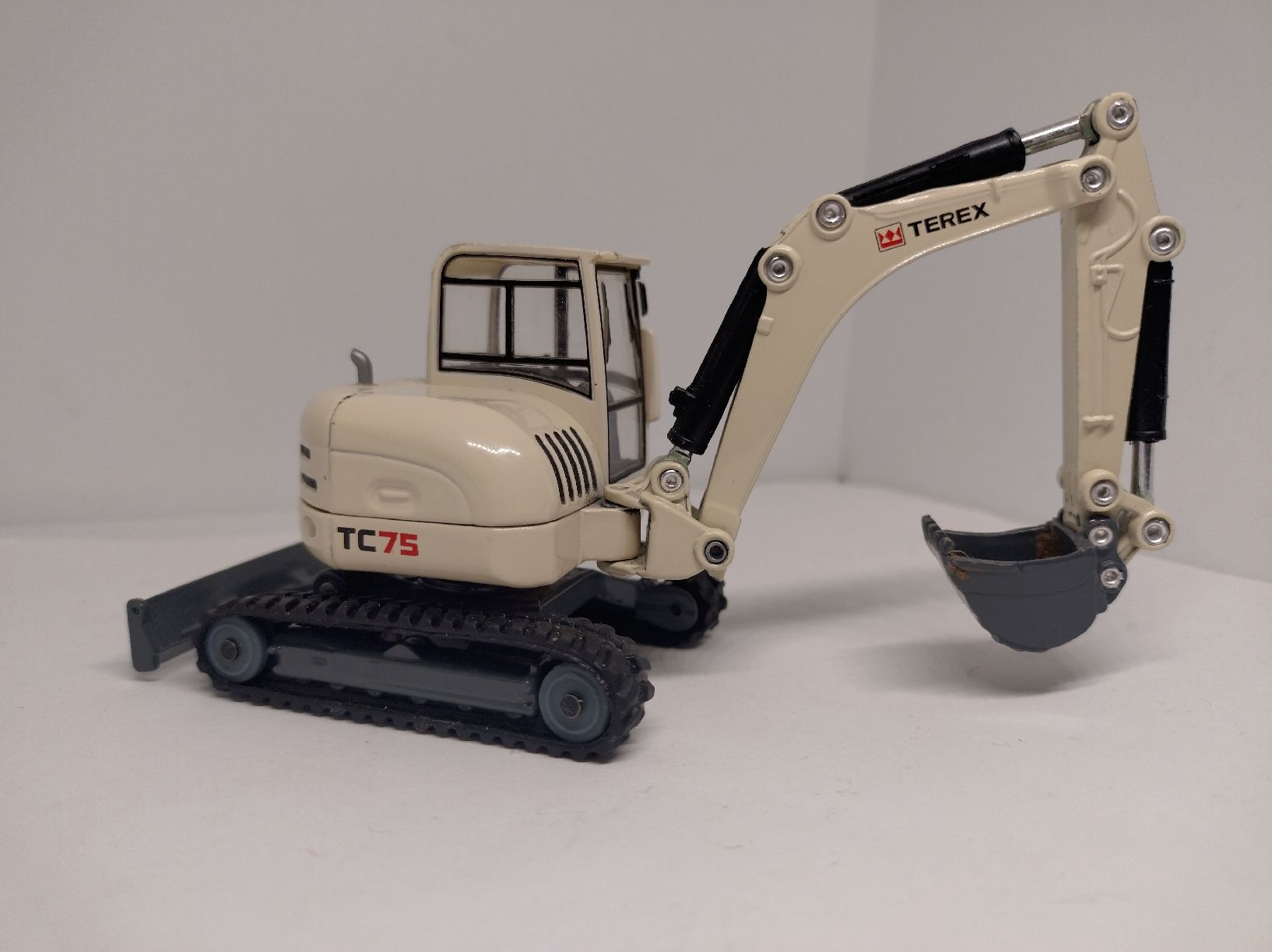 Siku Kit di modellismo & Modellini statici: Siku, Terex TC75 1:50 – Usato da La Chaux-de-Fonds venduto da Pierrot8404 1
