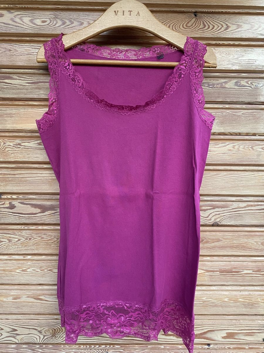 T-Shirts: Violettes Shirt mit Spitzen Größe L – Gebraucht aus Scuol von frosch85