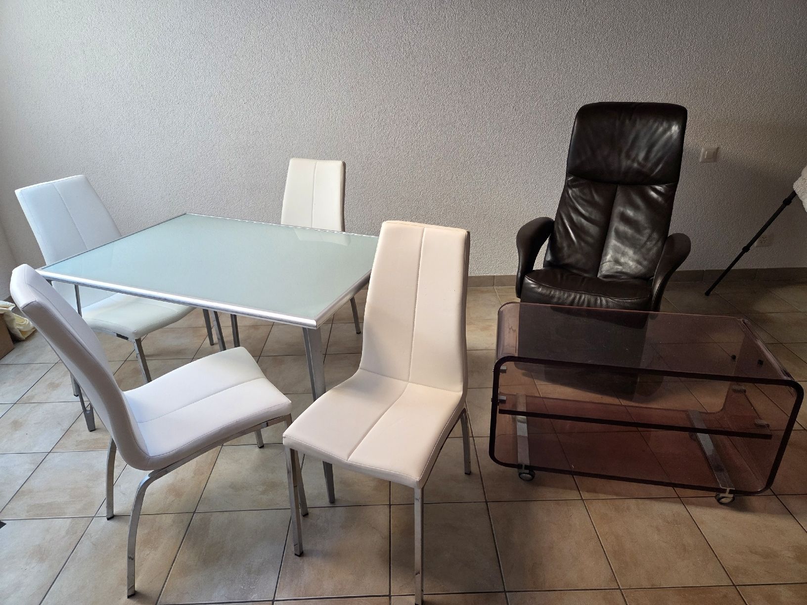 Tischset: table, chaises, fauteuil, table basse – Gebraucht aus collombey von Subaluna