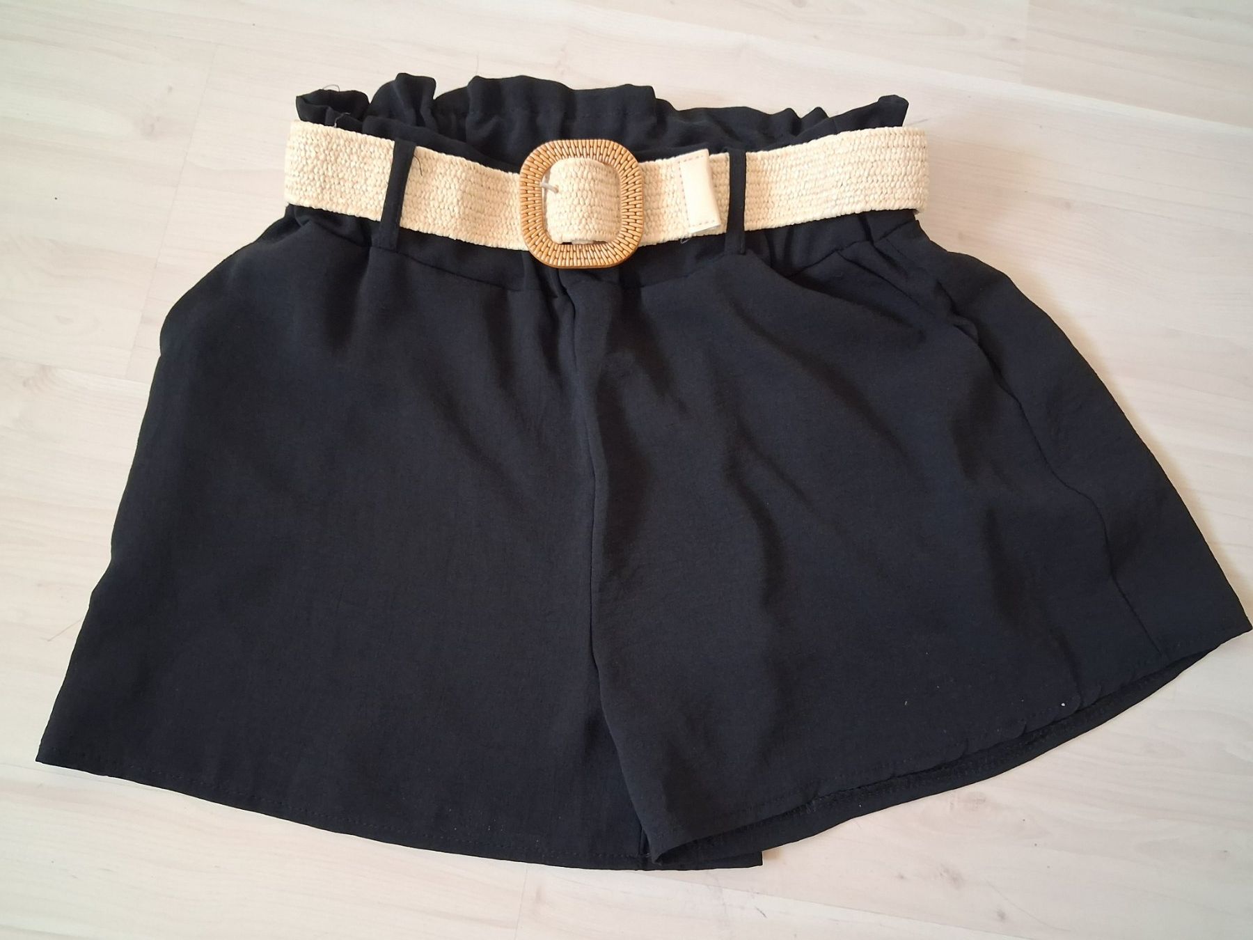 Hosen: SCHWARZE SHORTS MIT GÜRTEL S – Neu (gemäss Beschreibung) aus langnau von Santos1411