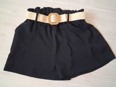 SCHWARZE SHORTS MIT GÜRTEL S
