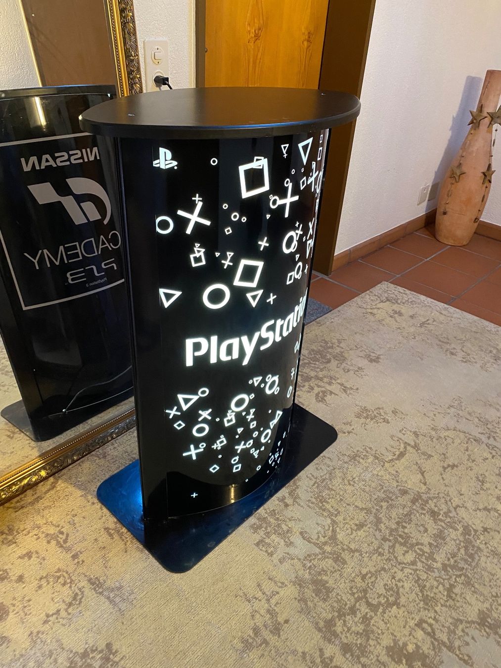 Sony Console: Aufstelltisch Playstation – Usato da Kerzers venduto da ai1_52j5