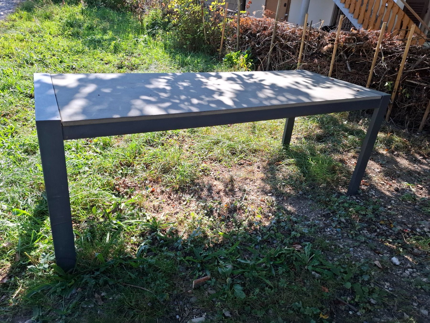 Set de table et chaises: Gartentisch und 8 Stühle – D'occasion à Holderbank SO par argokim 1