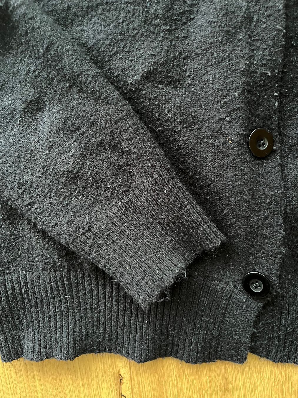 Vestes: Schwarzes Strickjäckchen Basic M-L – D'occasion à Gümligen par blackberrys 4